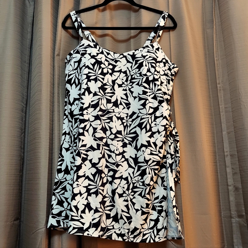 Land's End Woman's Black Havana Floral Swim Dress Size 18W
